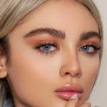لنز آبی لوتوس برند یونیک